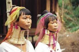 Den padaung hill tribe er en etnisk minoritet i myanmar, som er blevet gjort berømt af messing ringe, som kvinder i stammen bære om halsen. Frauen Mit A Giraffenha Lsena