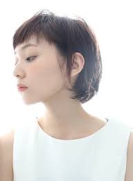 丸顔でも安心 大人のショートバング 髪型 ヘアスタイル ヘアカタログ ビューティーナビ ヘアスタイル 短い前髪 ショートヘア 丸顔