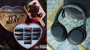 Valentine's day gifts for guys: 40 Best Valentine S Day Gifts For Him 2021 Romantic Gift Ideas Men Will Love
