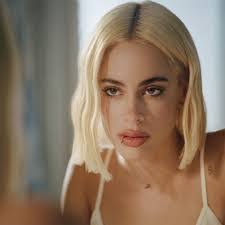 Mirna Molina's Instagram, Twitter & Facebook