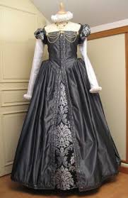 4714 patron mccall's 2 creations robe inspiration renaissance 42 au 48. Costume Renaissance Gris Simplicity 7031 Mes Essais De Costumes Robe Renaissance Costume Renaissance Mode Elisabethaine