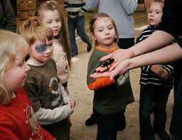 An den schulen in hessen müssen sich lehrer und schüler zwei mal pro woche testen lassen, an den kitas gibt es eine solche pflicht bislang nicht. Corona Testungen Von Kindern In Kitas Gew Hessen