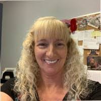 Shelly Robbins's Instagram, Twitter & Facebook