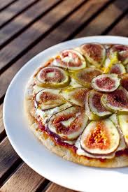 Greedy Gourmand Fig Goat S Cheese Pizzas Goat Cheese Pizza Food Recipes