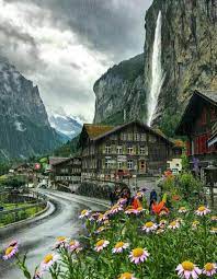 Alman kesimine giderseniz röstie (rendelenmiş patates ve üstüne istediğiniz ıvır zıvır) yiyin. Lauterbrunnen Isvicre Selaleler Alpler Isvicre Tatil Yerleri