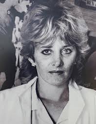 Stadion wyrasta z ziemi, Elżbieta Kapusta nie czeka i kończy karierę. Rok  1988