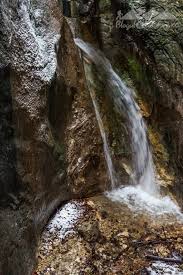 Canionul 7 scari este un defileu sapat in calcare jurasice din partea vestica a muntilor piatra mare, in judetul brasov,romania. Iarna Prin Canionul 7 ScÄƒri Traseu IngheÈ›at