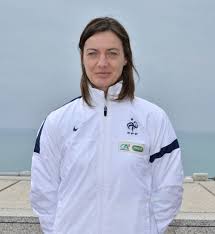 Demain, corinne diacre s'accordera sûrement une brève respiration, un souffle loin du vacarme des tribunes. Corinne Diacre Remplace Helena Costa Premiere Femme A Entrainer Un Club De Foot Pro En France Cosmopolitan Fr