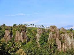 Batu yang ditaksir telah berdiri semenjak zaman purba ini, memiliki misteri yang kini masih belum diketahui. Tak Perlu Ke Inggris Bondowoso Juga Punya Stonehenge Lho Okezone Travel
