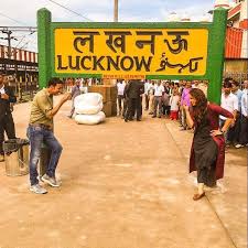 Greetings From Huma And Me This Morning Straight From Lucknow Station Jolly Indeed Is Having A Jolly Good Time Jollyllb2 Akshay Kumar Jolly Llb Lucknow