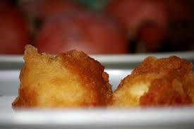 I ciciarelli sono dei dolci di carnevale tipici del basso lazio, sono lontani cugini degli struffoli, ma sono molto più piccoli. Dolci Di Carnevale La Ricetta Di Un Classico Della Tradizione Umbra Gli Strufoli