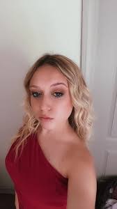 Julia Abbott's Instagram, Twitter & Facebook