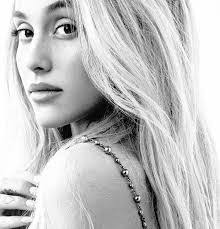 Kira Carson's Instagram, Twitter & Facebook