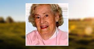 Maxine Lamb's Instagram, Twitter & Facebook