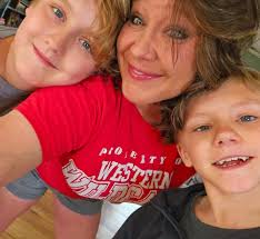 Does anyone sell local honey. I am in need of some... 💛