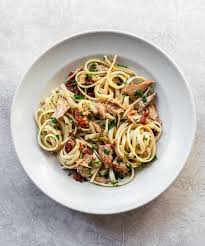 The Best Easy Tuna Pasta You Can Make In 15 Minutes A Healthy Canned Tuna Recipe With Spaghetti And A Spicy Garlic Tuna Pasta Easy Pasta Recipes Tuna Recipes
