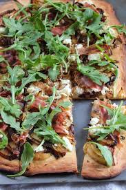 Caramelized Onion Pizza With Goat Cheese And Arugula Bites Of Bri Onion Pizza Arugula Pizza Caramelized Onion Pizza