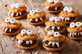 Epingle Par Alexandra Sur Pour Les Enfants Delices Recette Halloween Facile Biscuits Monstre Idee Recette Facile