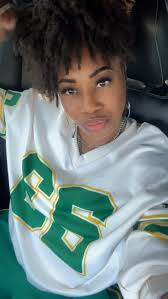 What's that one song that gets you ready for your workout? Mines would be  “Pressure” by Ari Lennox tonight. 💪🏾 #40andfabulous #gemini #40andfit  #melaninpoppin #thankful #fitmom #momof3kings👑 #girlswholift #stayhealthy  #stayhome #homeworkout ...