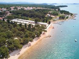 Biograd is known for its beautiful beaches and crystal clear waters. Campingplatz Ljutic Biograd Na Moru Dalmatien Adriacamps