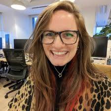 After 9 months of navigating the uncertainty that comes with a layoff, I'm  incredibly proud and excited to share that I've joined Sword Health as an  Associate Director of Customer Success! |