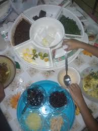 It is a day off for the general population, and schools and most businesses are closed. Juadah Hari Raya Bagi Orang Yang Tak Balik Beraya