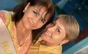 Alma Luz Urías Barraza se reúne con grupo de amigas