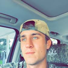 I'm single and toxic if any of you ladies are interested please inbox me. I  don't date any longer than 3 months.