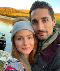 Elliott and Sadie Wright expecting first child together