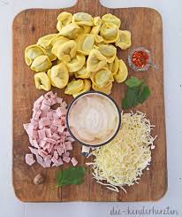 Tortellini In Schinken Sahne Sosse Zutaten Mit Schinken Kase Tortellini Schmand Tortellini Schinken Sahne Tortellini Tortellini Schinken Sahne Sosse