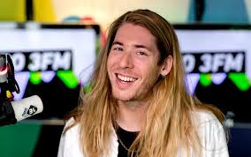 Ik kijk normaal geen expeditie maar mn vrienden forceren me te kijken en t enige dat ik te zeggen heb is wat een bullshit. Dit Zijn De Eerste Vier Kandidaten Van Expeditie Robinson Show Ad Nl