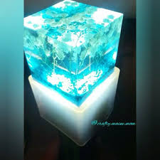 Square cube 10cm x 10cm sharp corner food & heat safe silicone mould. Babies Breath Flower Resin Cube