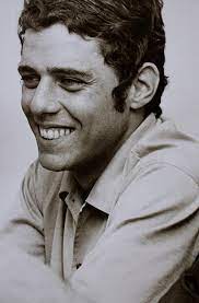 Chico buarque de holanda (1944) � m�sico, dramaturgo e escritor brasileiro. Chico Buarque De Holanda E Um Musico Dramaturgo E Escritor Brasileiro E Conhecido Por Ser Um Dos Maiores Extraordinary People Music People Brazilian People