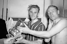 Самые новые твиты от bert trautmann (@bertacus_): The League Magazine On Twitter Don Revie And Bert Trautmann Of Manchester City With The F A Cup