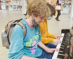 Tommy And Tubbo Playing Piano Tommy Duo
