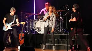 Chimène badi concert in veigné. Pour Chimene Badi Et Son Public Ce Concert A Barlin C Etait Leur Bulle D Oxygene