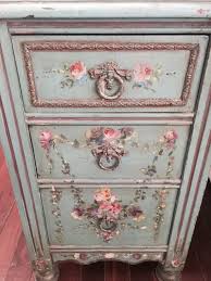 Rare Antique Hand Painted Rose Floral Wood Chippy End Table Chest Night Stand Pink Flower Shabby French Nordic Chic Florentine Venetian Decoracao Com Moveis Antigos Armarios Chiques Envelhecidos Como Decorar Moveis