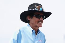 A day after nascar reported a noose was found in wallace's garage stall at talladega international speedway, the sport's drivers and crew took it they then stood behind him during the playing of the national anthem. Nascar Team Owners Threaten To Fire Anyone Who Doesn T Stand For National Anthem Sbnation Com