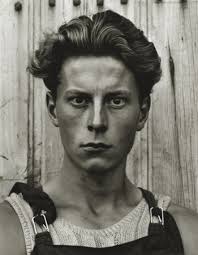 My focus turned to faraway america, with its great tradition of songwriting, he says. Delphine Lecompte Devotie Voor De Vredespijp En Voor Maxime Ooteoote
