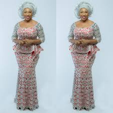 Modele robe droite col rond manche courte dentelle blanche guipure double collection hiver 2015. Model De Robe Pagne Avec Dentelle Robes Pagnes Avec Dentelle Le Pagne Africain Cool Idee Comment S Habiller Aujourd Hui Beau Ensemble Tailleur En Pagne Ce Sont Les Hommes Que Les Femmes