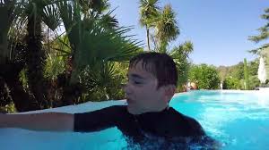 Premiere Bataille Dans La Piscine Swan Neo Vs Maman Video Dailymotion