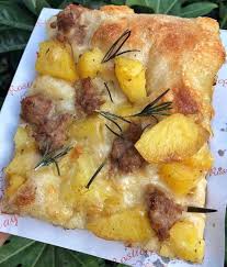 7 147 Likes 60 Comments Campania Food Blog Campaniafoodblog On Instagram Focaccia Con Patate Salsiccia Veggie Casserole Healthy Veggie Casserole Food