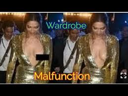 Bollywood actresses wardrobe malfunction 2017. Bollywood Actress Wardrobe Malfunction Youtube