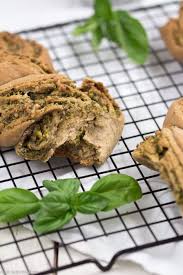 Zopfbrot Mit Basilikum Walnuss Pesto Ein Rezept Mit Bild Anleitung Rezepte Pesto Lebensmittel Essen