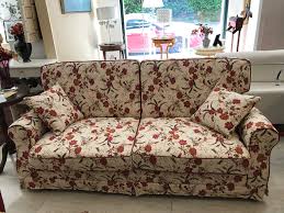 Anche il sedile è rivestito da soffici cuscini che possono essere rimossi all'occorrenza. Divano Letto Country