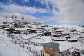 بارش برف در بام کویر ایران | ببینید