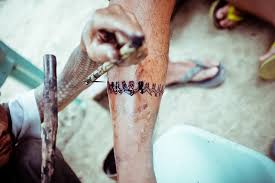 She lives in the small town of buscalan, in the mountains of kalinga. Meet Apo Whang Od The Last Kalinga Tattoo Artist In The Philippines