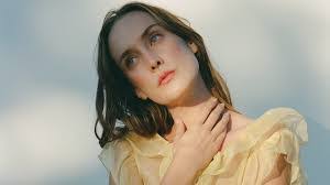 Allie Crow's Instagram, Twitter & Facebook