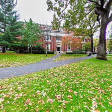 Harvard üniversitesi lisans ve doktora programlarına kadar geniş bir eğitim skalası sunar. 360 Derece Sanal Tur Amerika