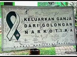 Kutuliskan sajak bagi langit yang tak pernah tidur yang suatu kali membayangkan sebuah ran. Tony Q Rastafara Kata Kata Kangen